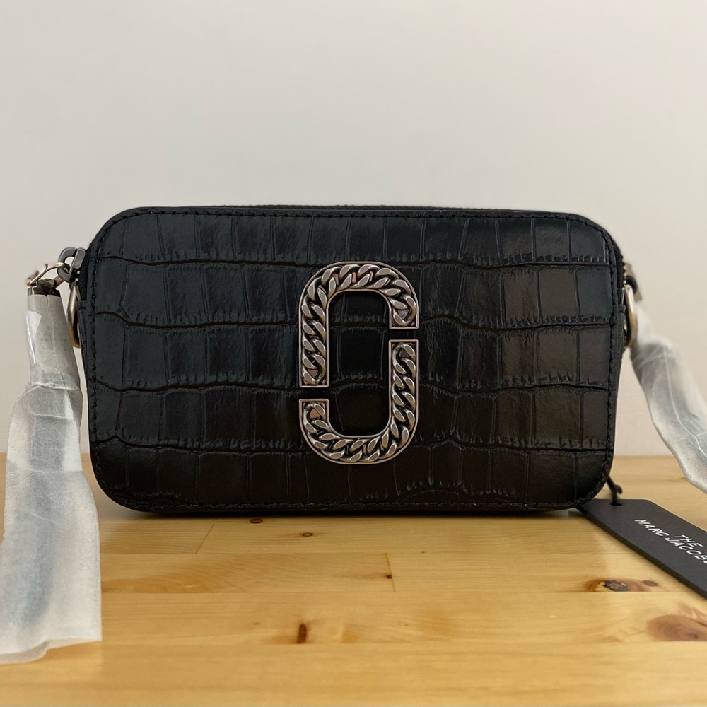 MARC JACOBS
Black Croc 'The Snapshot' Shoulder Bag